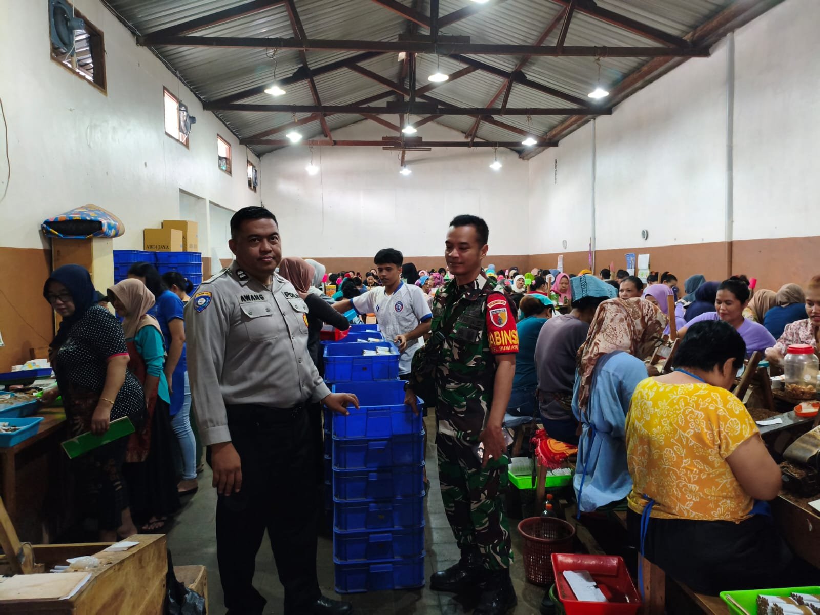 Babinsa Kedungkandang Pererat Sinergi dengan Pelaku Usaha, Wujudkan Lingkungan Kerja Aman dan Kondusif