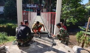 IMG-20260531-WA0028 Simbol Gotong Royong TNI dan Warga Kebut Penyelesaian Jembatan Perintis Garuda di Kampung Putih