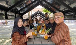 Dosen dan Mahasiswa Biologi UB Gaungkan Budaya Minum Jamu di Lingkungan Kampus