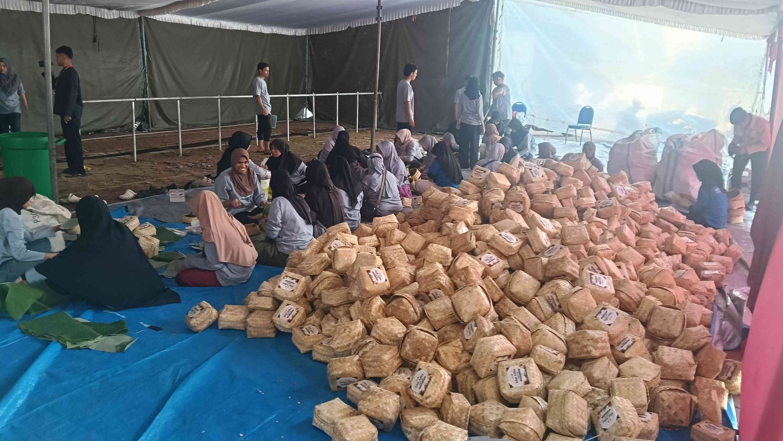 Tinggalkan Kresek, UMM Konsisten Terapkan Kurban Go Green dengan Ribuan Besek Ramah Lingkungan