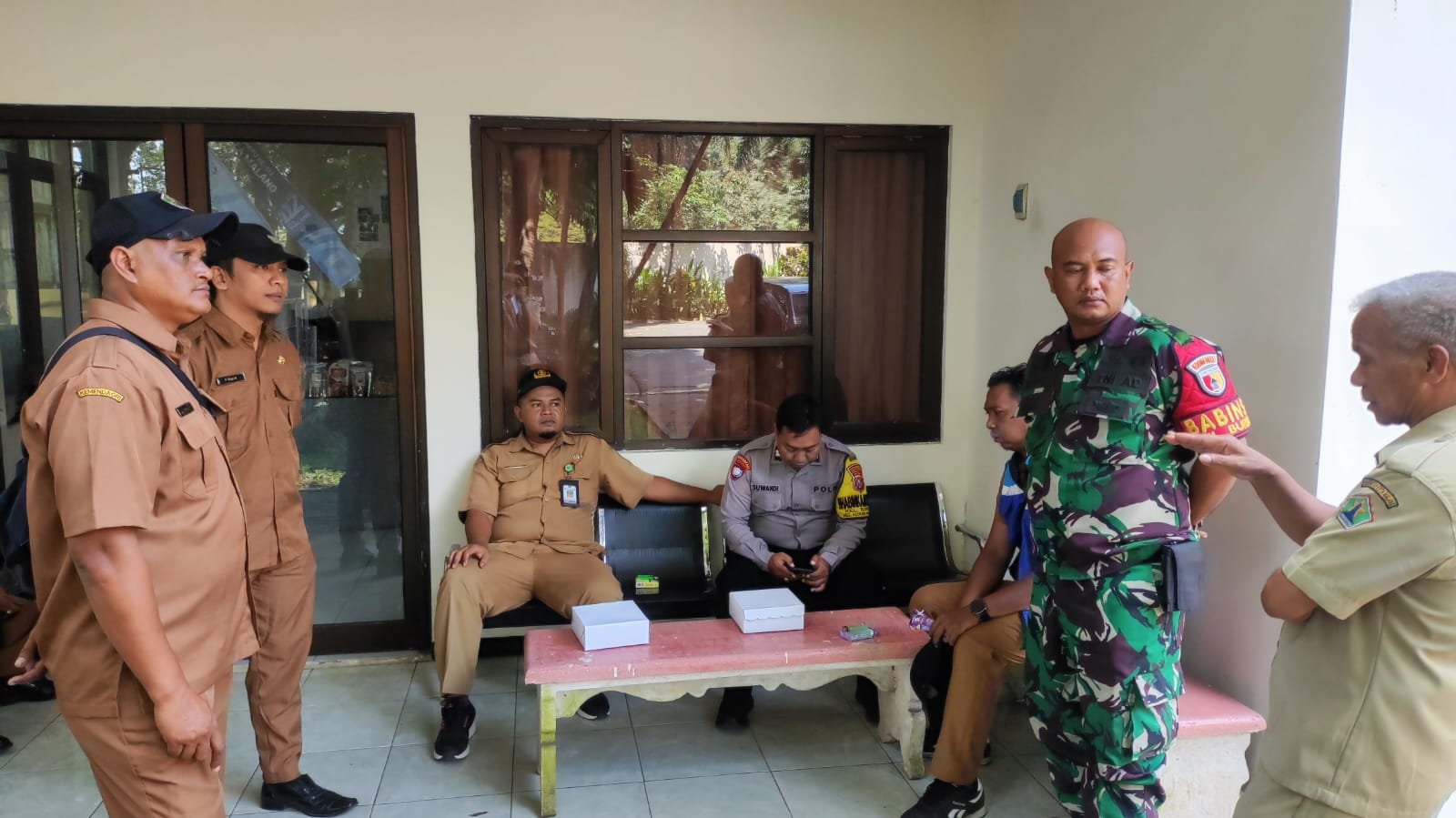 Babinsa Kedungkandang Kawal Sosialisasi Penataan PKL di Kawasan GOR Ken Arok
