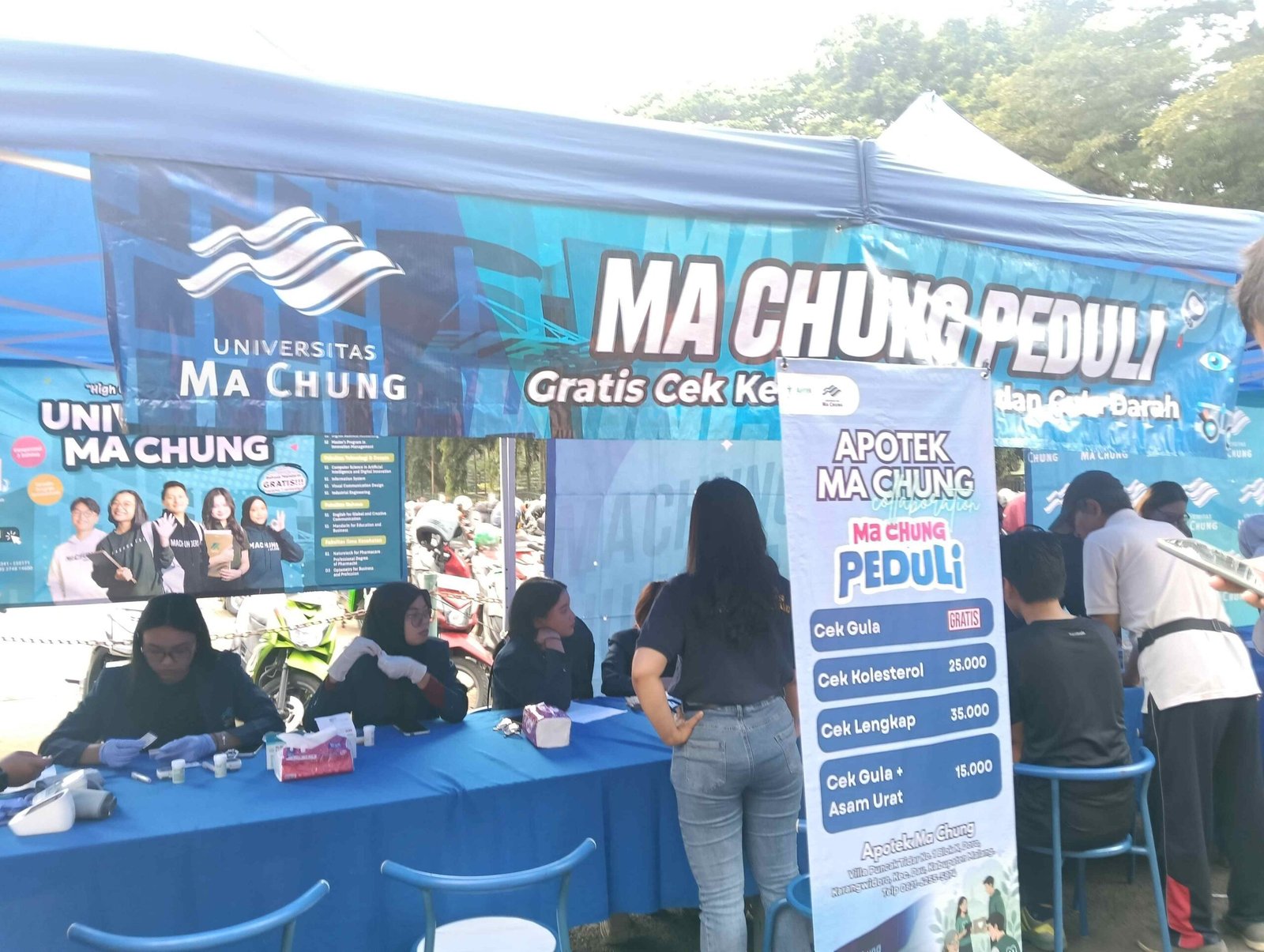 Universitas Ma Chung Gelar “Ma Chung Peduli” di Rampal, Gandeng Lions Club Berikan Pemeriksaan Mata Gratis