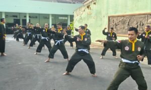 Kodim 0833 Tingkatkan Ketangguhan Prajurit melalui Latihan Pencak Silat Militer