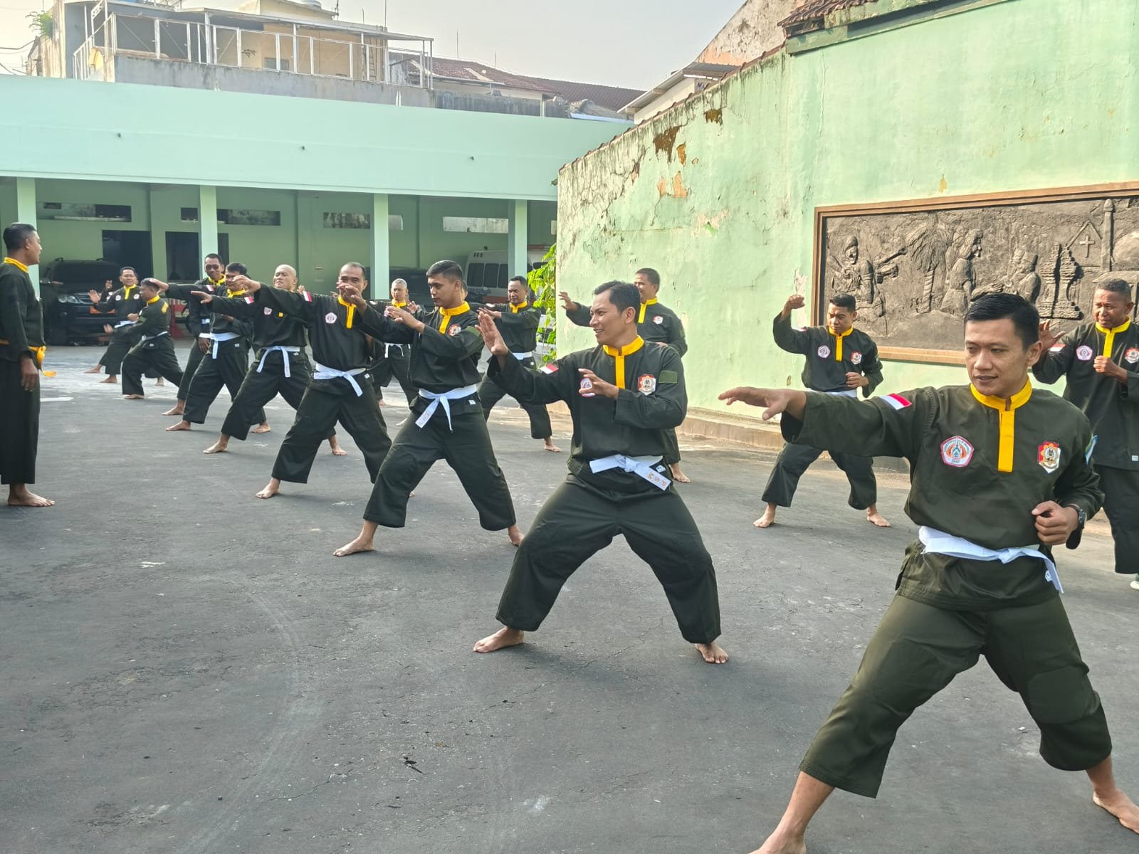 Kodim 0833 Tingkatkan Ketangguhan Prajurit melalui Latihan Pencak Silat Militer
