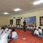 Perkuat Jiwa Nasionalisme Generasi Muda, Babinsa Bareng Berikan Wasbang kepada Siswa SRMA 22 Kota Malang