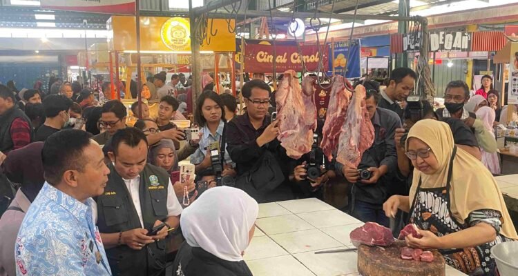 Minyakita dan Beras Medium Hilang dari Pasar Klojen, Khofifah Turun Tangan Soroti Distribusi Sembakonya