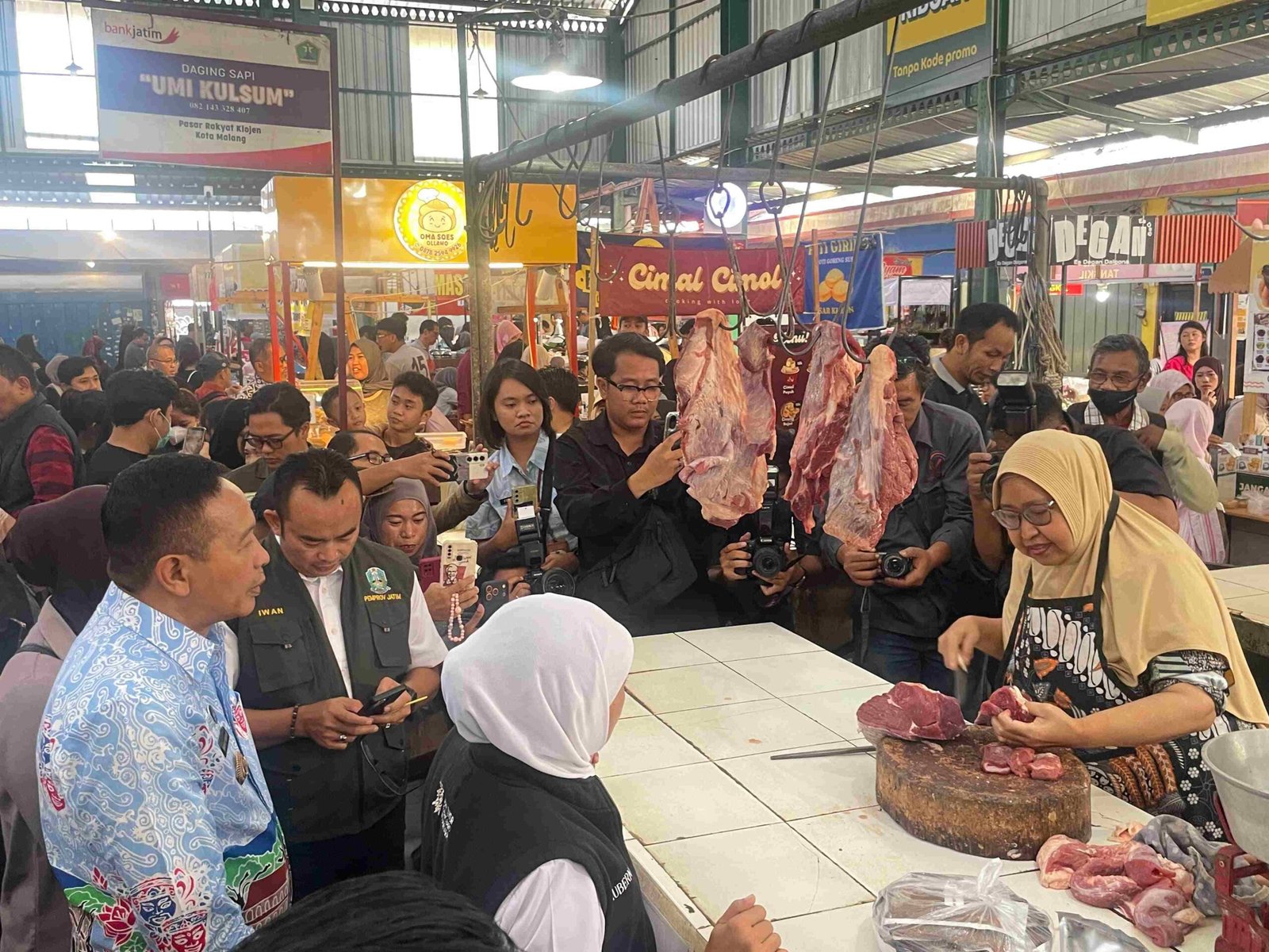 Minyakita dan Beras Medium Hilang dari Pasar Klojen, Khofifah Turun Tangan Soroti Distribusi Sembakonya