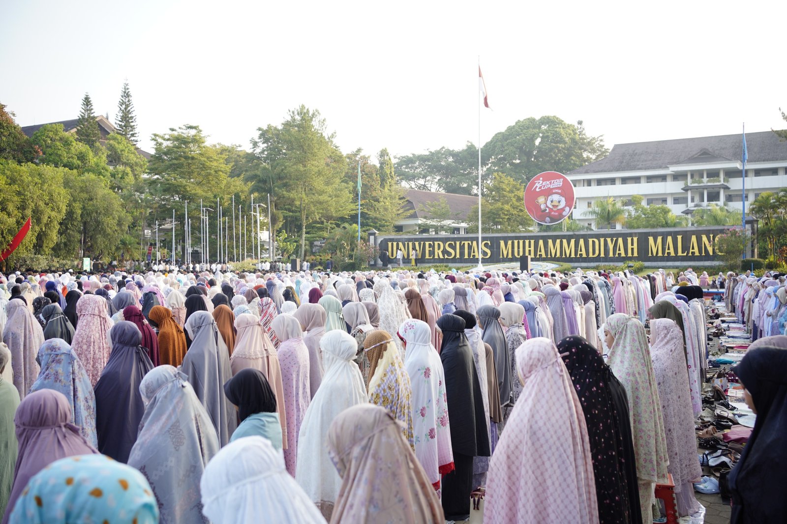 Iduladha UMM Jadi Seruan Menjaga Bumi, Ribuan Jamaah Penuhi Helipad Kampus Putih