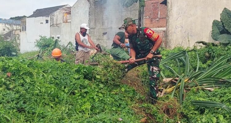 IMG-20260601-WA0081 Perkuat Gotong Royong dan Kepedulian Lingkungan, Babinsa Arjosari Ajak Warga Bersih-Bersih Kawasan Permukiman