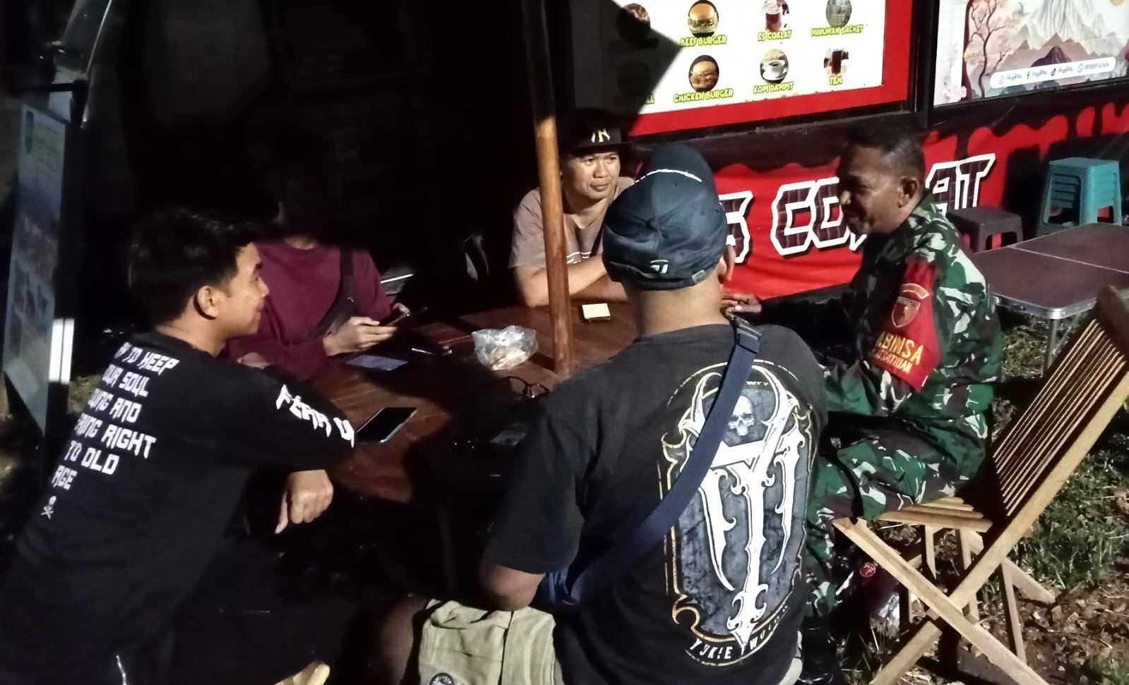 Komsos Humanis Babinsa Kesatrian Perkuat Kedekatan dengan Warga, Jaga Kondusivitas Wilayah