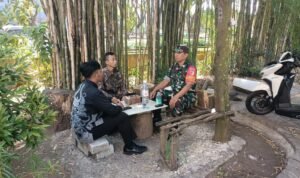 Jaga Kondusivitas Wilayah, Babinsa Purwodadi Perkuat Sinergi dengan Petugas Keamanan Hotel