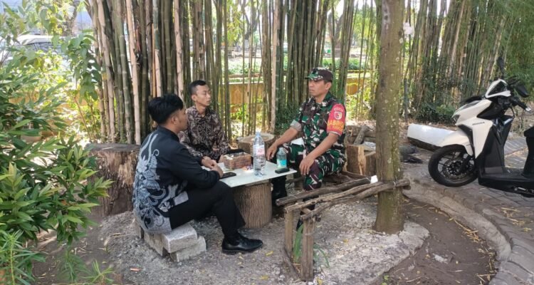 Jaga Kondusivitas Wilayah, Babinsa Purwodadi Perkuat Sinergi dengan Petugas Keamanan Hotel