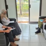 Babinsa Buring Perkuat Sinergitas dengan Perangkat Kelurahan, Serap Aspirasi dan Deteksi Dini Permasalahan Warga