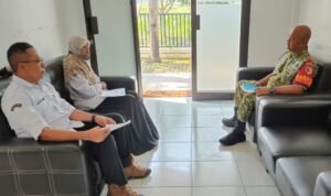 Babinsa Buring Perkuat Sinergitas dengan Perangkat Kelurahan, Serap Aspirasi dan Deteksi Dini Permasalahan Warga