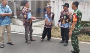 Jaga Kondusivitas, Babinsa Arjosari Rutin Komsos dengan Kelurahan