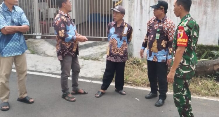 Jaga Kondusivitas, Babinsa Arjosari Rutin Komsos dengan Kelurahan