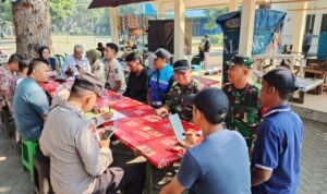 Babinsa Buring Dampingi Rapat Evaluasi PKL di RTH DLH, Dorong Ketertiban dan Kenyamanan Lingkungan