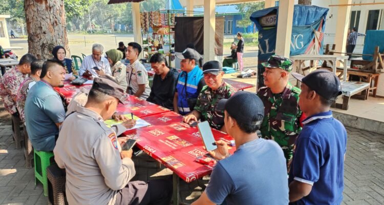 Babinsa Buring Dampingi Rapat Evaluasi PKL di RTH DLH, Dorong Ketertiban dan Kenyamanan Lingkungan