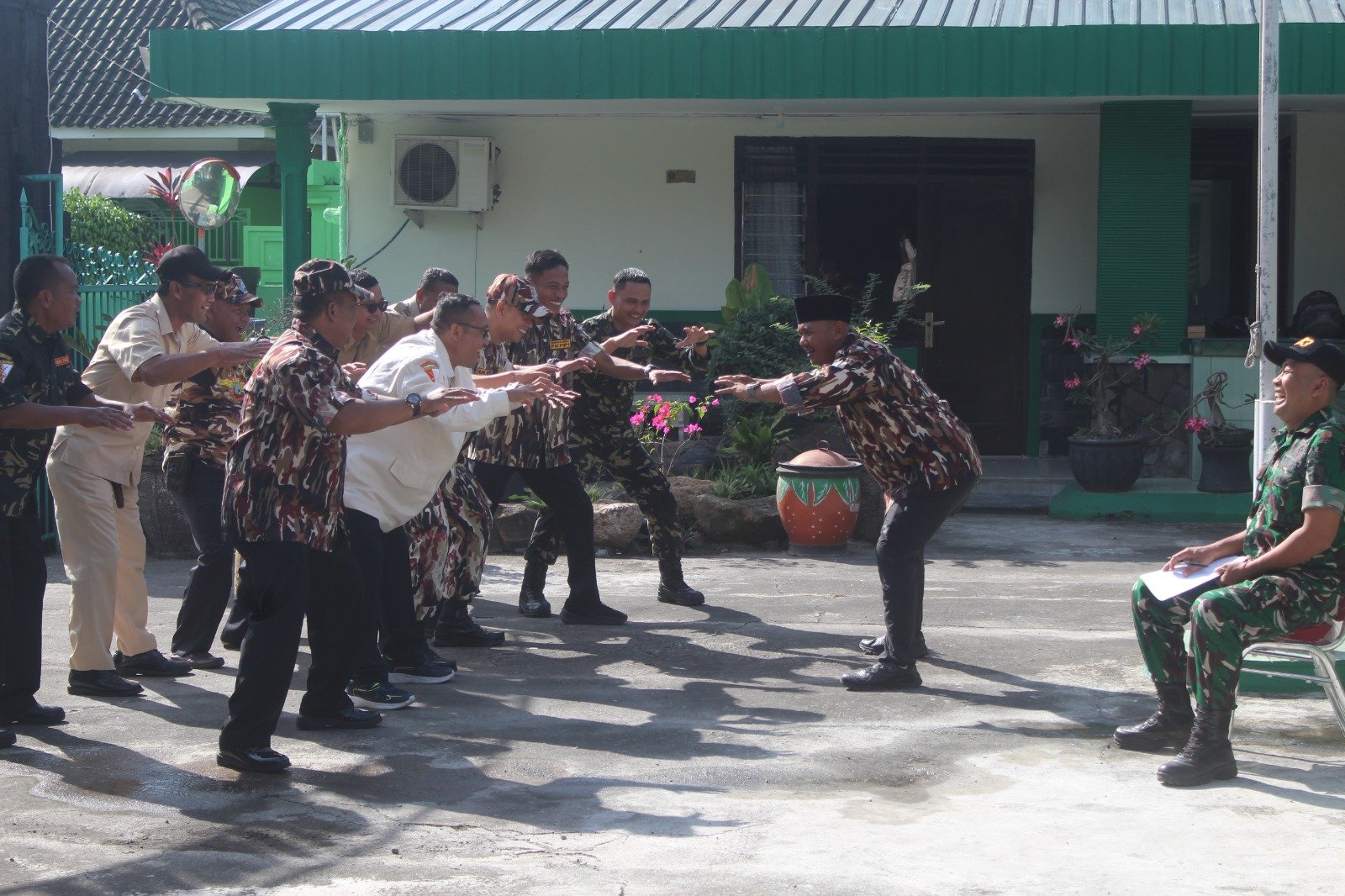 Kodim 0833 Perkuat Semangat Bela Negara Keluarga Besar TNI di Kota Malang.