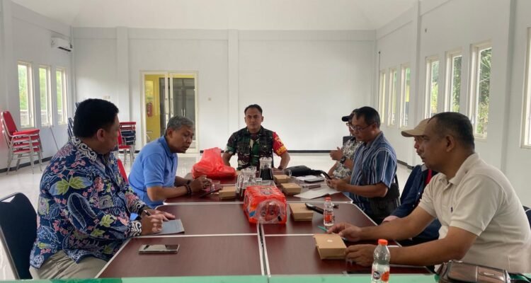 Babinsa Lowokwaru Perkuat Sinergi Kamtibmas Melalui Komsos Bersama Ketua RW