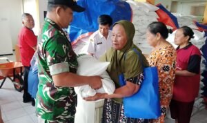 IMG-20260612-WA0024 Babinsa Mulyorejo Kawal Distribusi Bantuan Pangan untuk 1.402 KPM