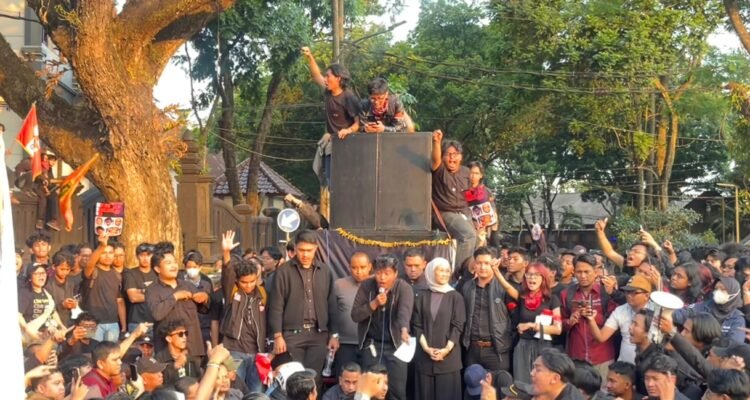 Di Hadapan Mahasiswa, Ketua DPRD Kota Malang Minta MBG dan KMP Dievaluasi Total
