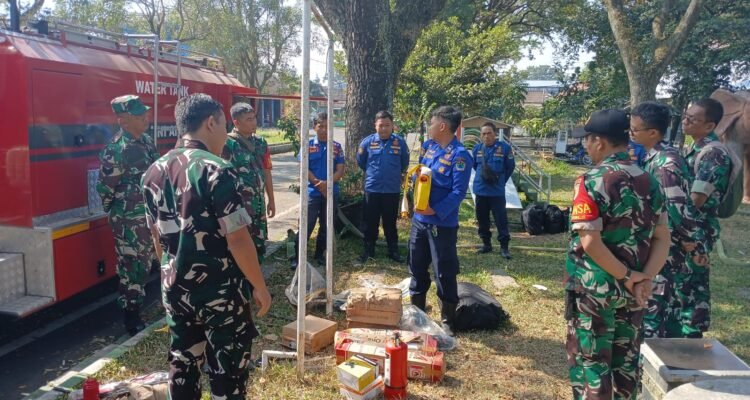 IMG-20260618-WA0039 Tingkatkan Kesiapsiagaan Bencana, Personel Kodim 0833 Berlatih Penanggulangan Kebakaran Bersama Damkar Kota Malang