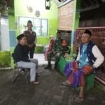 IMG-20260620-WA0032 Babinsa Karang Besuki Perkuat Kedekatan dengan Warga Melalui Komsos Dialogis