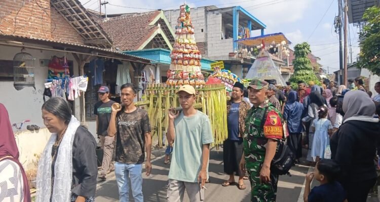 IMG-20260622-WA0086 Babinsa Pandanwangi Amankan Tradisi Bersih Desa, Wujudkan Kegiatan Aman dan Kondusif