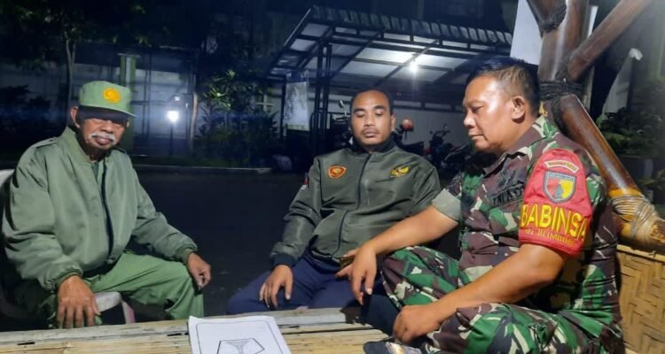 Babinsa Blimbing Gelar Patroli Dialogis, Perkuat Sinergi TNI, Satlinmas, dan Warga