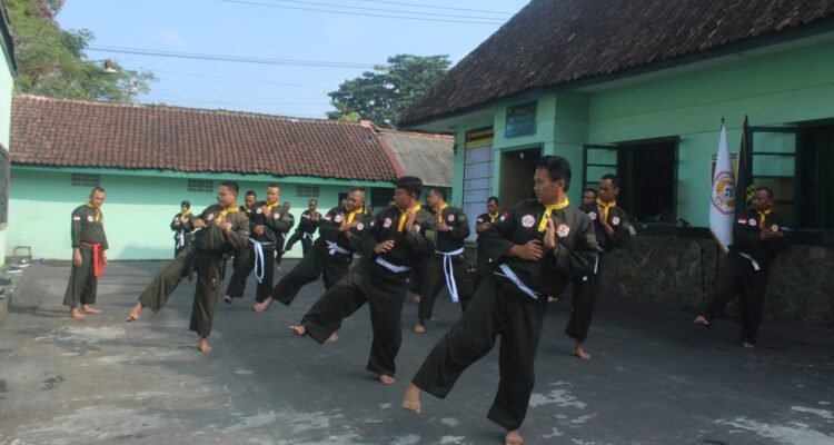 IMG-20260626-WA0056 Kodim 0833 Gelar Latihan Pencak Silat Militer, Tingkatkan Profesionalisme dan Kesiapsiagaan Prajurit