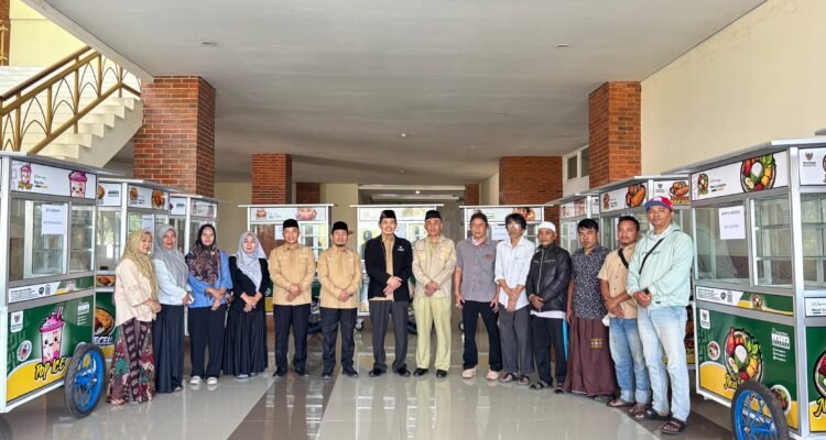 Baznas Kota Malang Salurkan Bantuan Dorong Mustahik Naik Kelas Jadi Muzakki