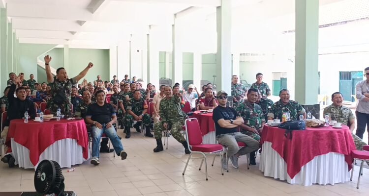 Kodim 0833/Kota Malang Gelar Nobar Piala Dunia Bersama Warga, Pererat Kemanunggalan TNI dan Rakyat