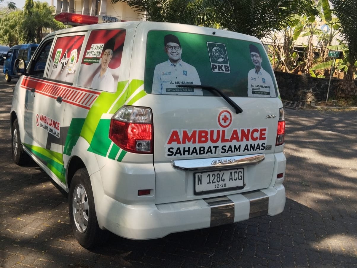 Ambulans Gratis Sam Anas Evakuasi Korban Kecelakaan ke RST Soepraoen