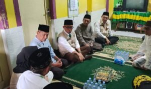 Di Tengah Duka Kehilangan Istri, Dedikasi Petugas Haji Asal Malang Tuai Penghargaan Wamen Haji