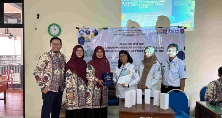 c1_20260617_14491012 Pelatihan Pivot Table di SMAN 1 Sumberpucung Tingkatkan Kemampuan Analisis Data Guru dan Siswa
