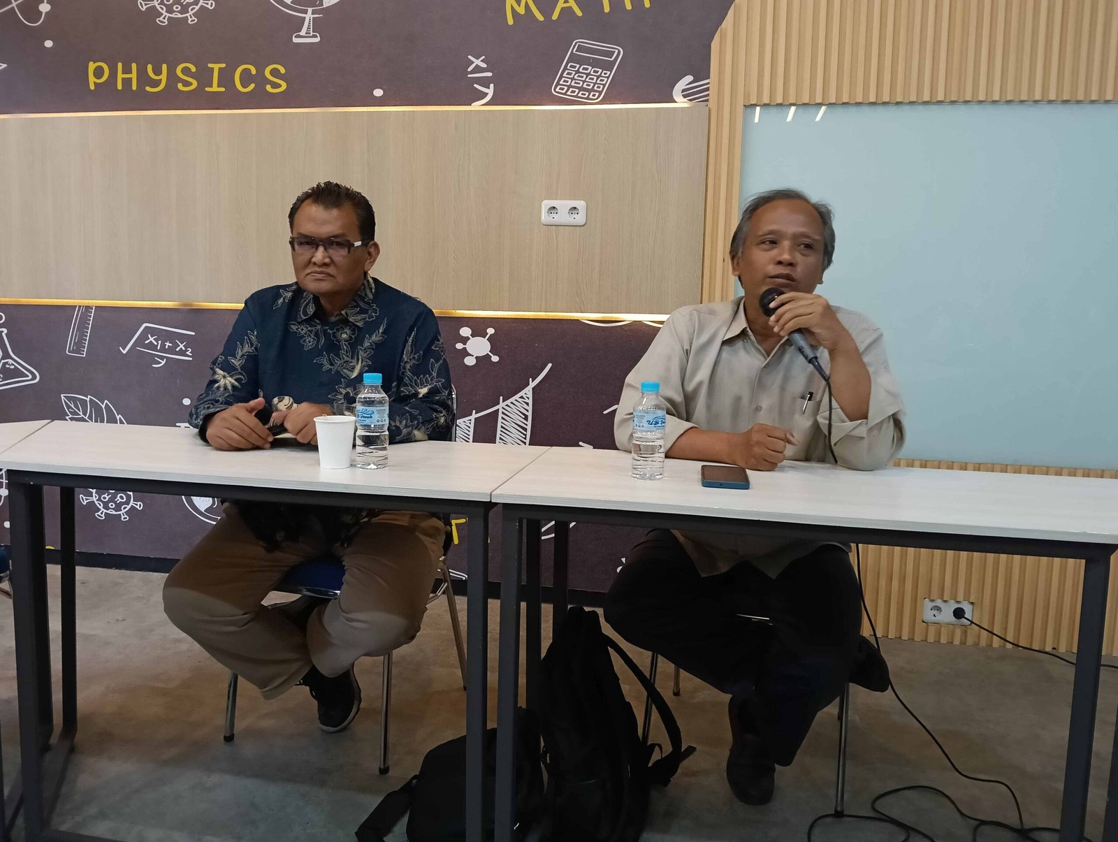 "NGOPISAM" Guru Besar FSTeM UB Kembangkan Metode Filter 2D, Buka Jalan Pengaturan Celah Energi Material Masa Depan.