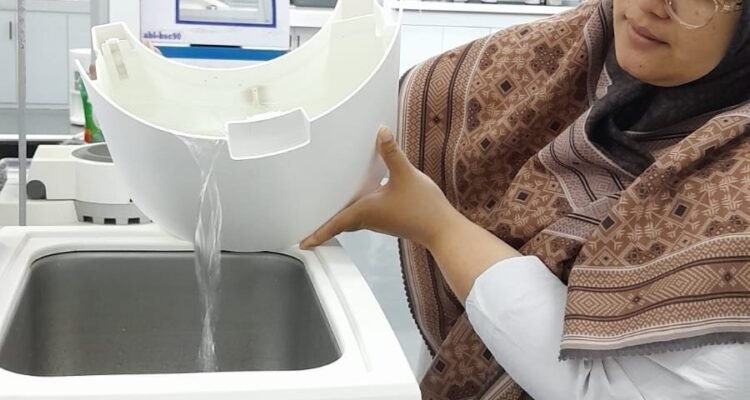 Dukung Green Campus dan Konservasi Air, FTAB UB Inovasi Pemanfaatan Air Kondensat Dehumidifier Sebagai Pengganti Aquades.