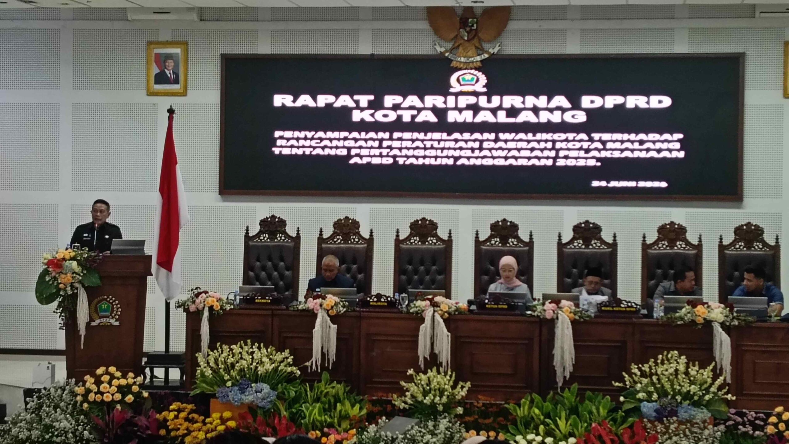 Paripurna Pemkot Malang Sampaikan LKPJ APBD 2025, PAD Lampaui Target dan SiLPA Capai Rp303 Miliar.(Djoko W)