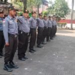 IMG-20260703-WA0030 Babinsa Blimbing Gembleng Satlinmas Lewat Latihan PBB, Perkuat Disiplin dan Kekompakan