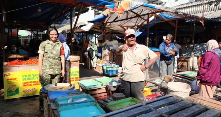 IMG-20260704-WA0043 Babinsa Kota Lama Monitoring Pasar Tradisional, Serap Aspirasi Masyarakat di Wilayah Binaan
