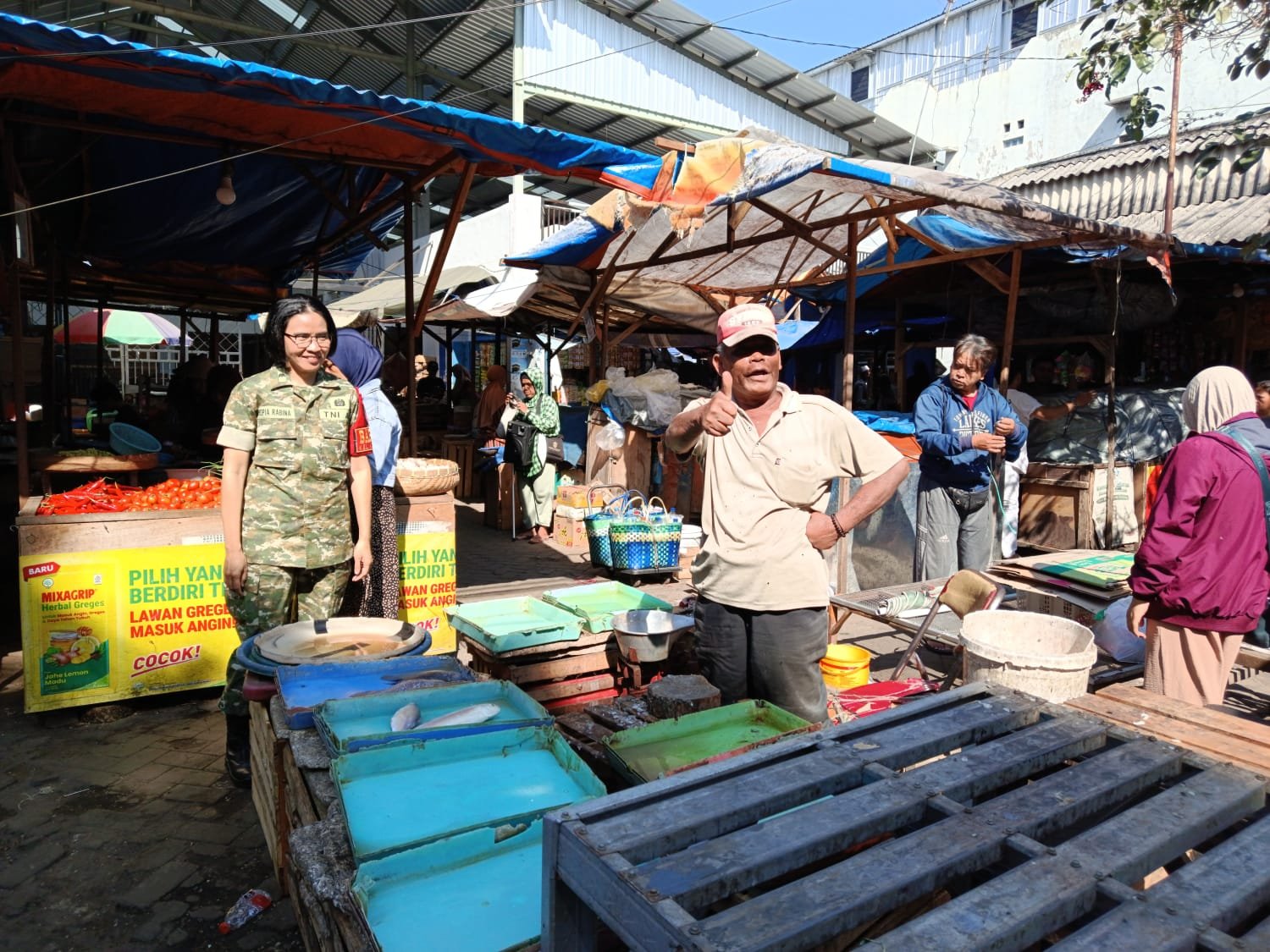 Babinsa Kota Lama Monitoring Pasar Tradisional, Serap Aspirasi Masyarakat di Wilayah Binaan