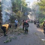 IMG-20260706-WA0040 Babinsa Buring Pimpin Karya Bakti Bersama Warga, Bersihkan Lingkungan dan Antisipasi Banjir
