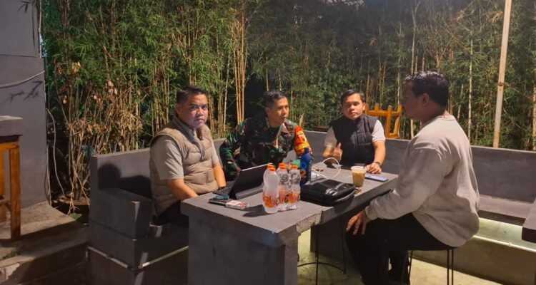 IMG-20260711-WA0081 Babinsa Lowokwaru Aktif Bangun Kedekatan dengan Warga, Perkuat Sinergi Jaga Kondusivitas Wilayah.