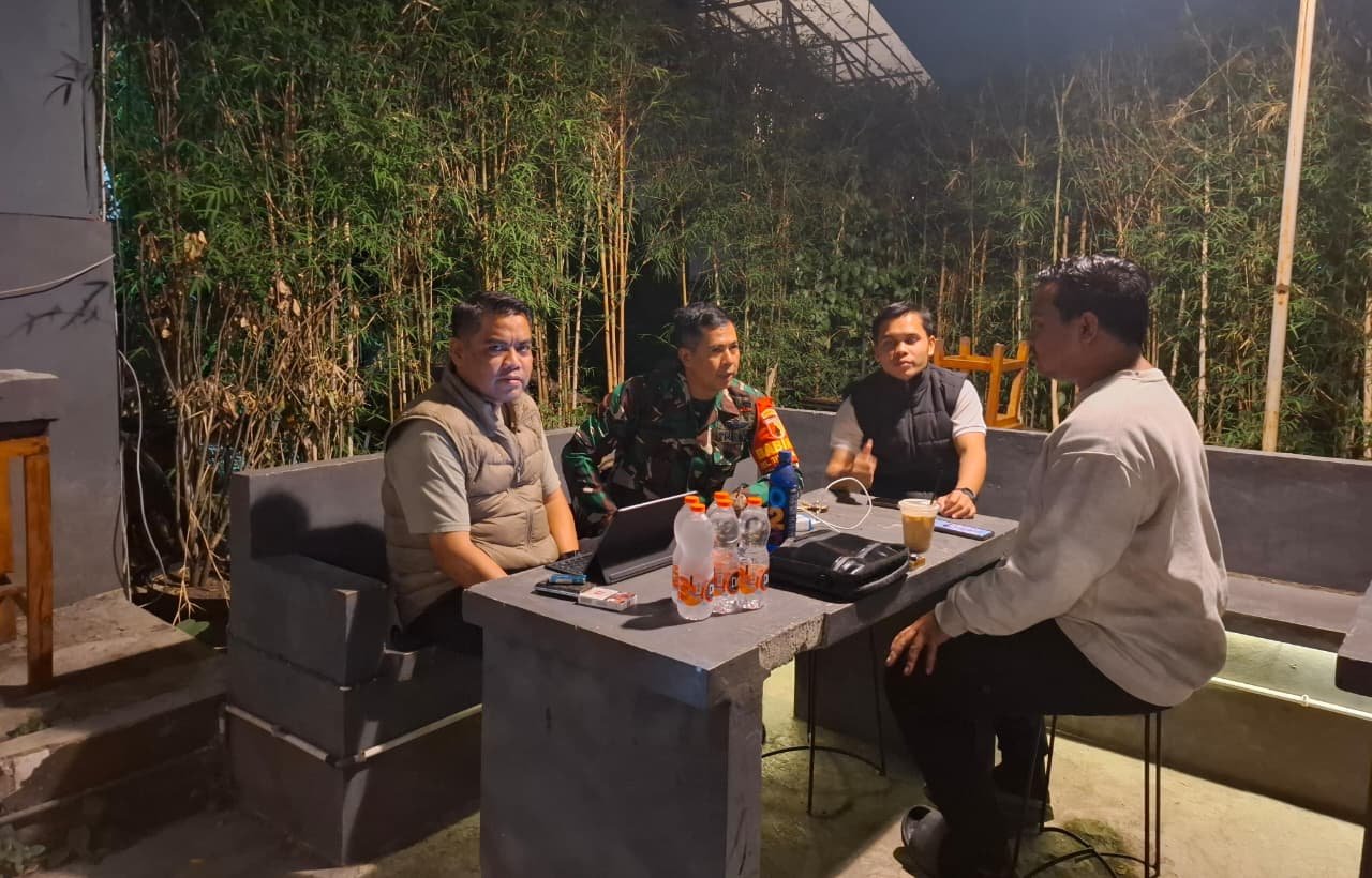 Babinsa Lowokwaru Aktif Bangun Kedekatan dengan Warga, Perkuat Sinergi Jaga Kondusivitas Wilayah.