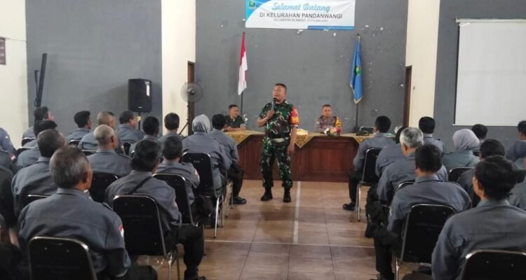 IMG-20260713-WA0073 Babinsa Blimbing Dukung Peningkatan Disiplin Linmas melalui Pembekalan Kapasitas