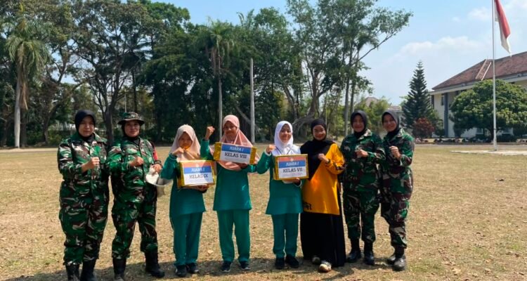 Melalui Wasbang dan PBB, Kowad Kodim 0833 Tanamkan Disiplin dan Jiwa Nasionalisme Siswa MTs Attaraqqie Malang.