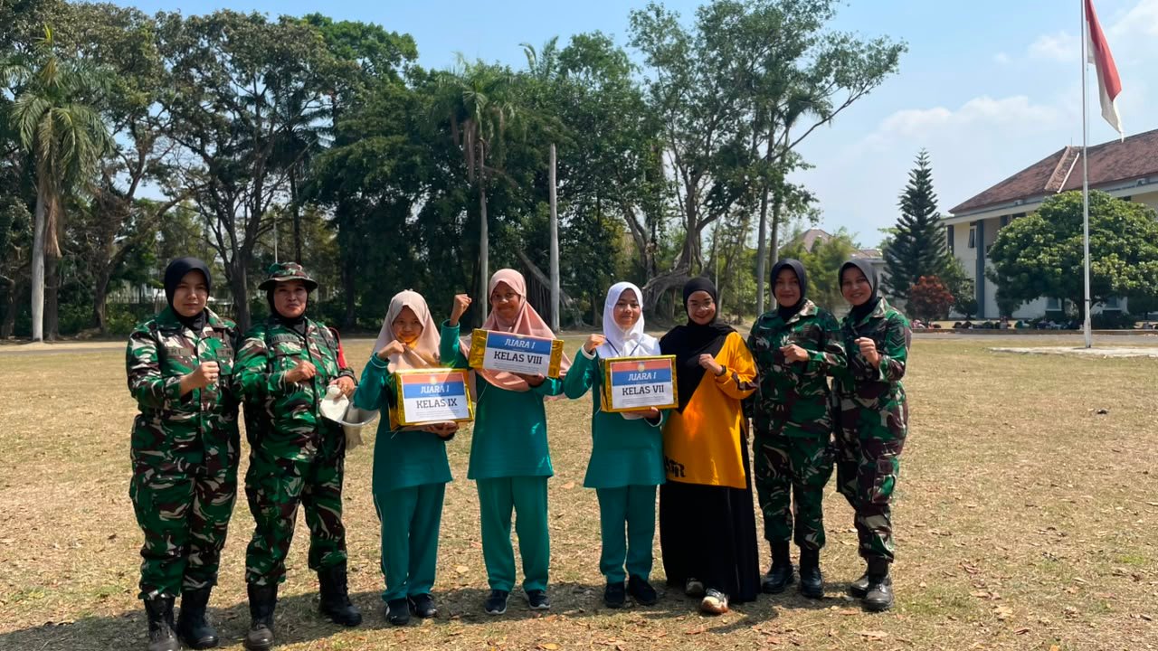 Melalui Wasbang dan PBB, Kowad Kodim 0833 Tanamkan Disiplin dan Jiwa Nasionalisme Siswa MTs Attaraqqie Malang.