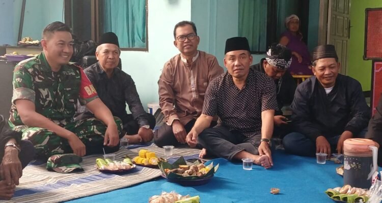 IMG-20260720-WA0018 Babinsa Karangbesuki Perkuat Silaturahmi dengan Warga Melalui Komsos