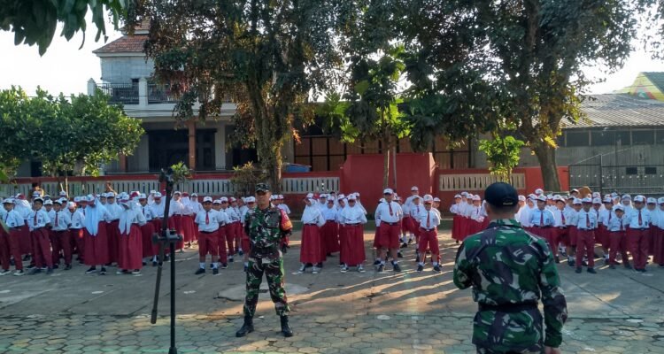 IMG-20260720-WA0021 Babinsa Bumiayu Tanamkan Jiwa Nasionalisme dan Disiplin kepada Siswa SD